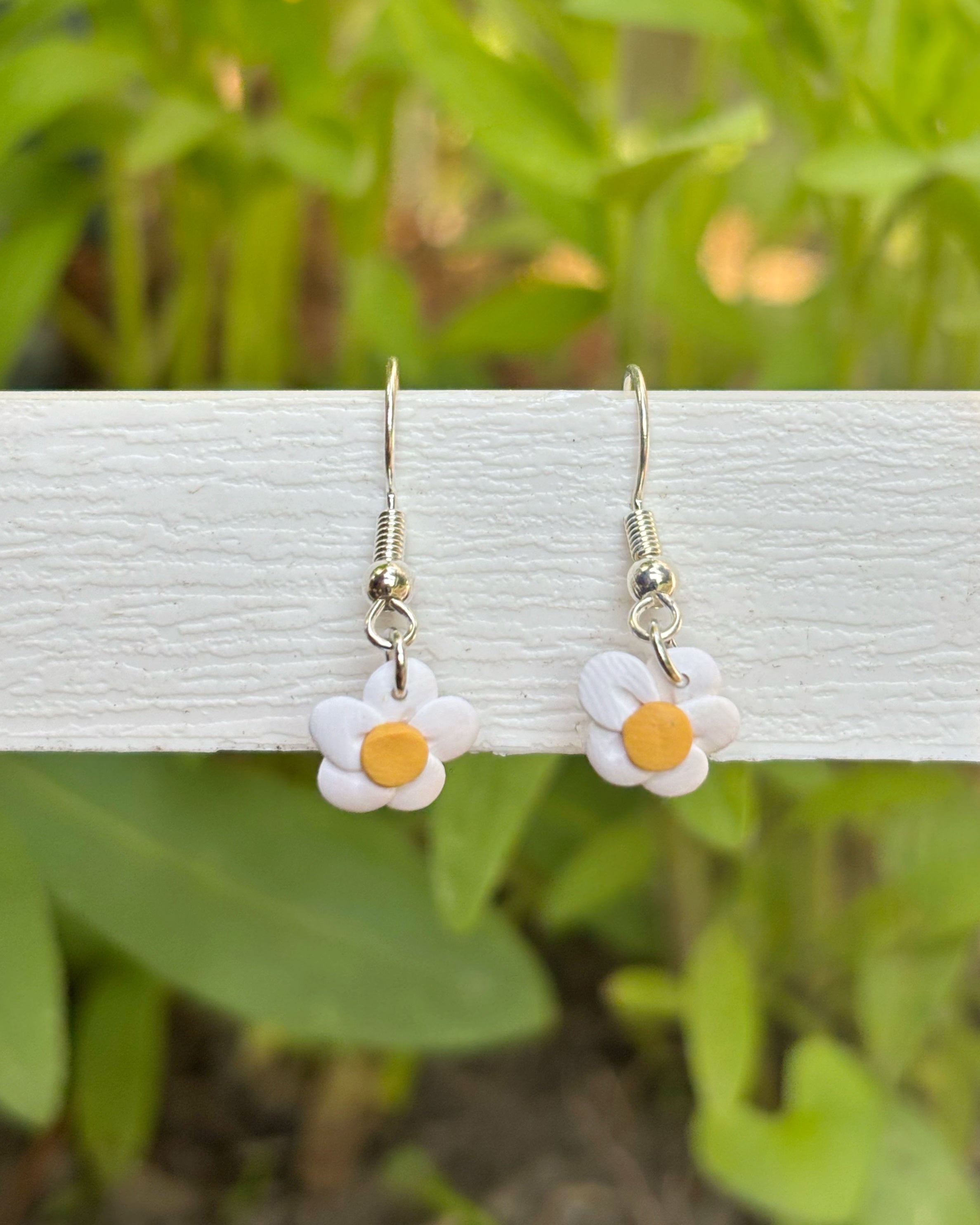 Tiny Daisy Dangles